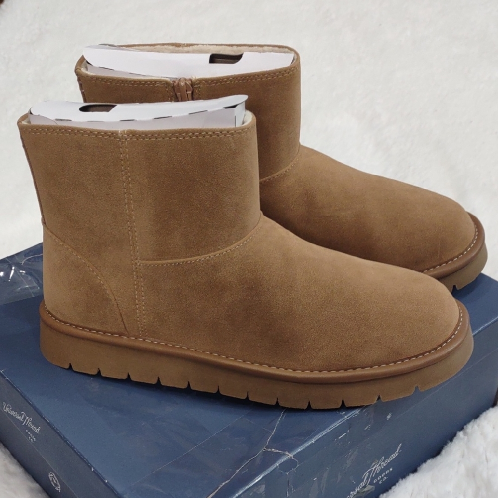 Universal Thread May Boots,Momory Foam, Size 9. - Picture 3 of 17